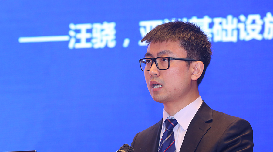 04--经济学家汪骁作主题发言.JPG 04--经济学家汪骁作主题发言.JPG