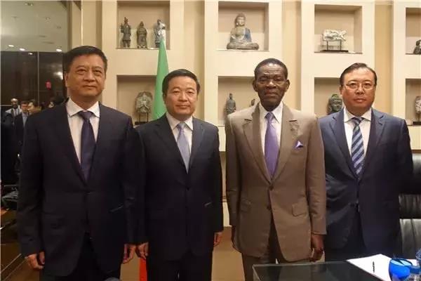 文岗会见赤道几内亚总统奥比昂.jpg