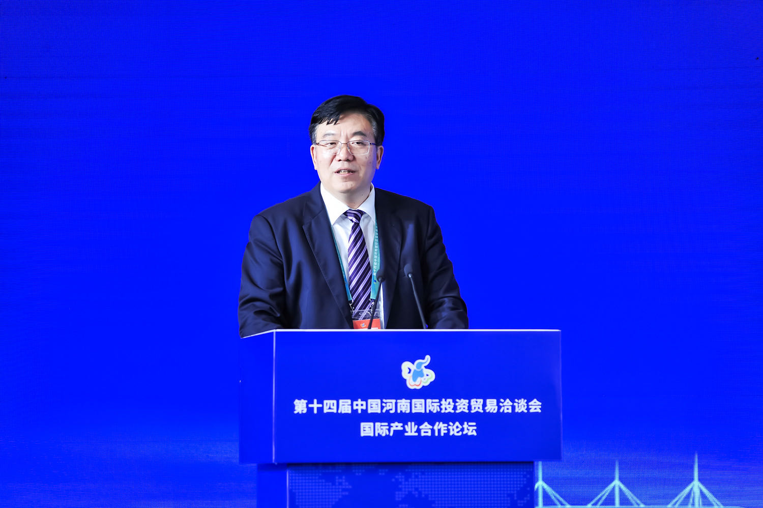 王一彤 锺子Zoner_蟹牛火锅://@一颗戳糖:转发微博桃子圈